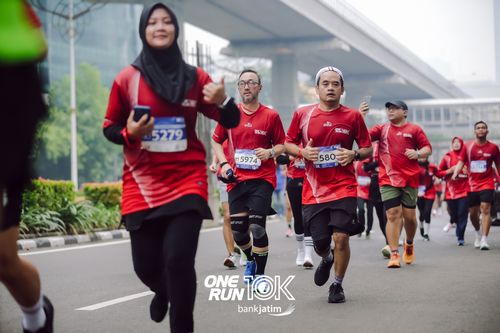 Race photo from ONE RUN 10 K