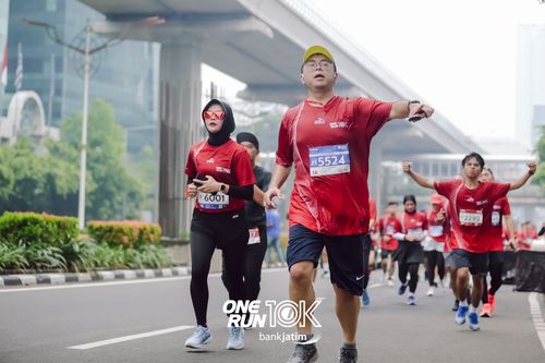 Race photo from ONE RUN 10 K