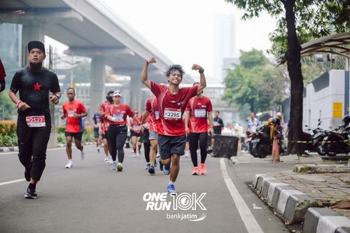 Race photo from ONE RUN 10 K