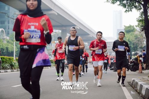 Race photo from ONE RUN 10 K