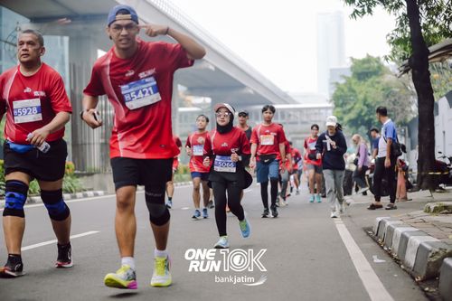 Race photo from ONE RUN 10 K