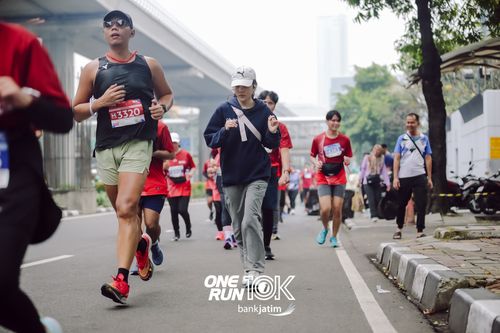 Race photo from ONE RUN 10 K