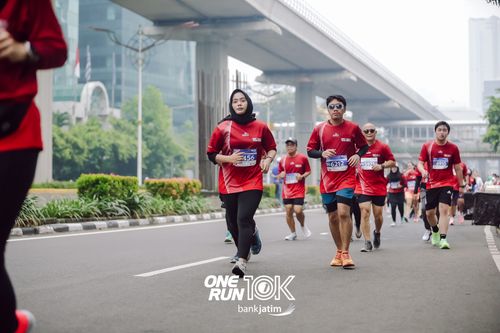 Race photo from ONE RUN 10 K