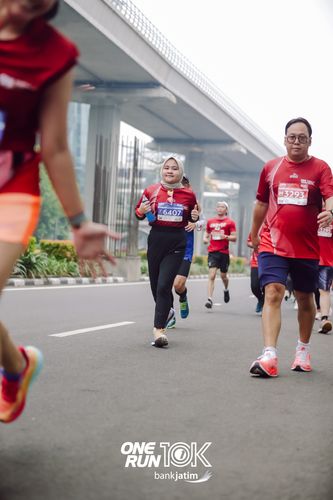 Race photo from ONE RUN 10 K