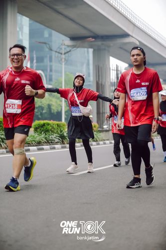 Race photo from ONE RUN 10 K