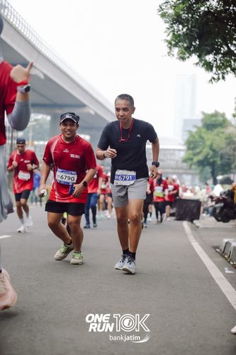 Race photo from ONE RUN 10 K