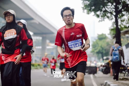 Race photo from ONE RUN 10 K