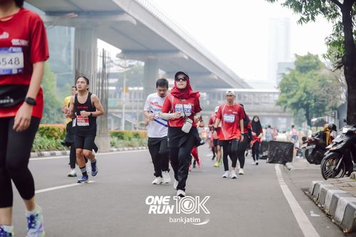 Race photo from ONE RUN 10 K