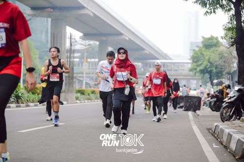 Race photo from ONE RUN 10 K