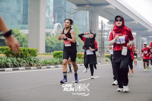 Race photo from ONE RUN 10 K