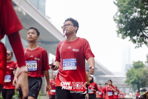 Race photo from ONE RUN 10 K