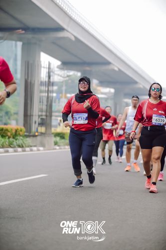 Race photo from ONE RUN 10 K