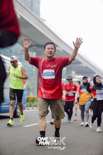 Race photo from ONE RUN 10 K