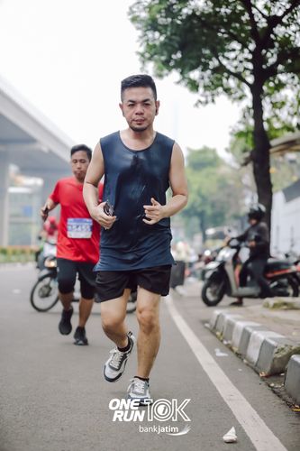 Race photo from ONE RUN 10 K