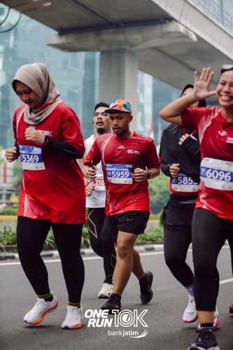 Race photo from ONE RUN 10 K