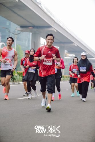 Race photo from ONE RUN 10 K