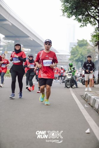 Race photo from ONE RUN 10 K