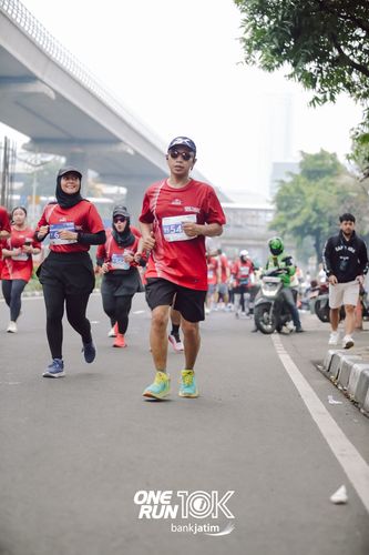 Race photo from ONE RUN 10 K