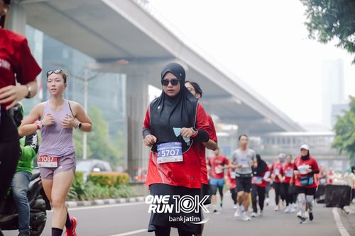 Race photo from ONE RUN 10 K