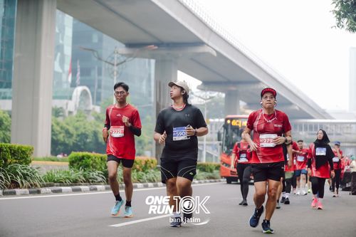 Race photo from ONE RUN 10 K