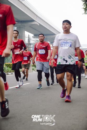 Race photo from ONE RUN 10 K