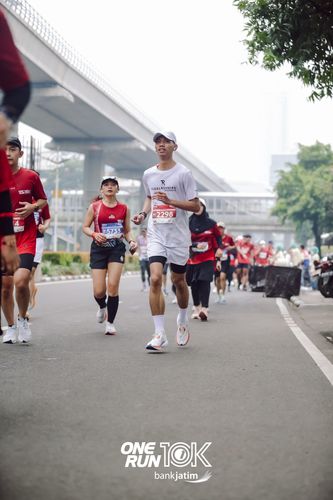 Race photo from ONE RUN 10 K