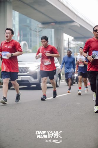Race photo from ONE RUN 10 K