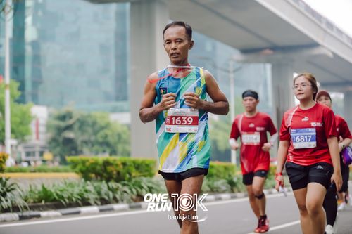 Race photo from ONE RUN 10 K