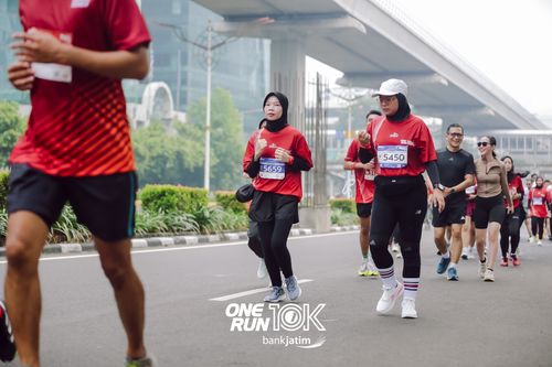 Race photo from ONE RUN 10 K