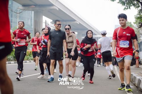 Race photo from ONE RUN 10 K
