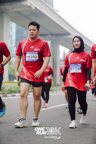 Race photo from ONE RUN 10 K