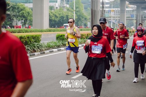 Race photo from ONE RUN 10 K