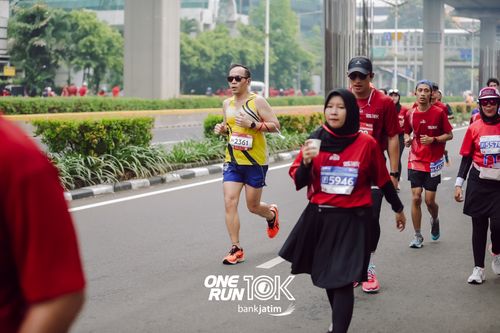 Race photo from ONE RUN 10 K