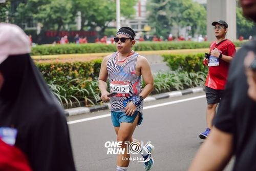 Race photo from ONE RUN 10 K