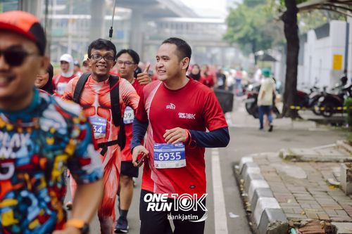 Race photo from ONE RUN 10 K