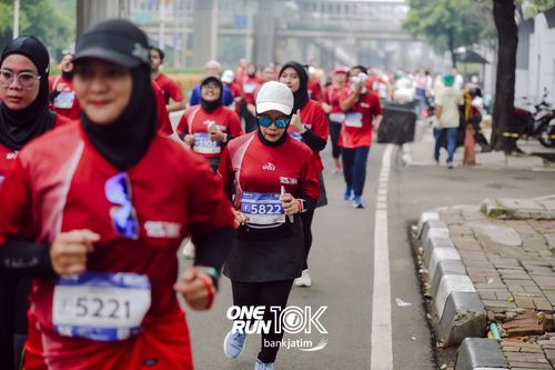 Race photo from ONE RUN 10 K