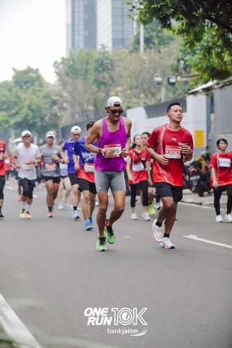 Race photo from ONE RUN 10 K