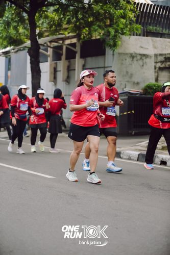 Race photo from ONE RUN 10 K