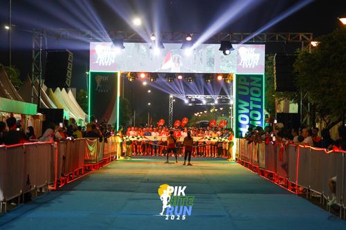 Race photo from PIK NITE RUN 2025