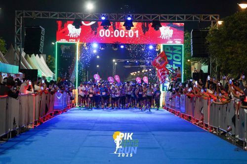 Race photo from PIK NITE RUN 2025