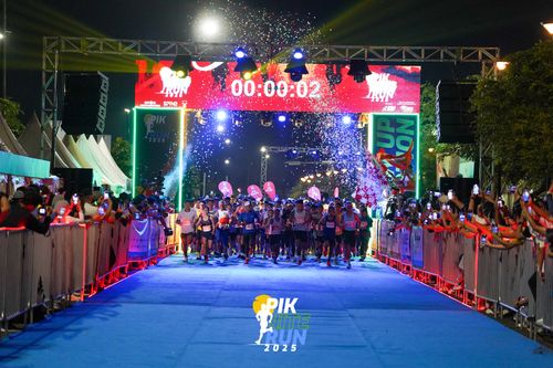 Race photo from PIK NITE RUN 2025