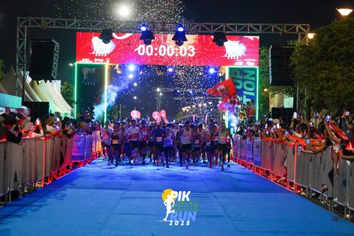 Race photo from PIK NITE RUN 2025