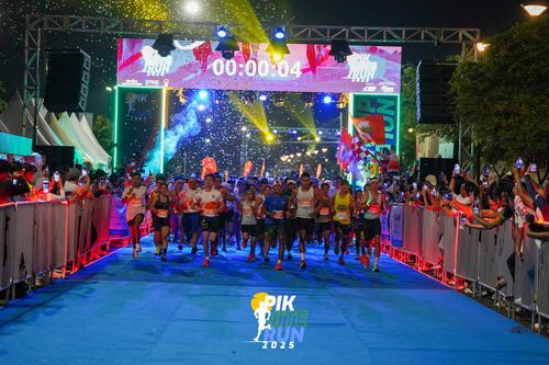 Race photo from PIK NITE RUN 2025