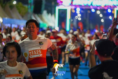 Race photo from PIK NITE RUN 2025