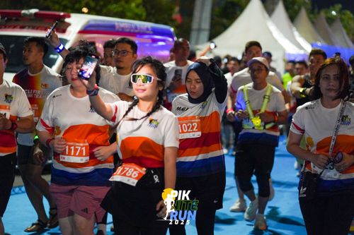 Race photo from PIK NITE RUN 2025