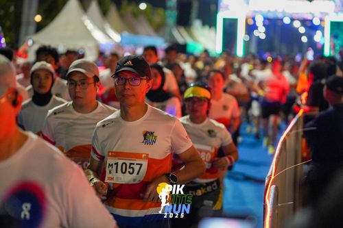 Race photo from PIK NITE RUN 2025