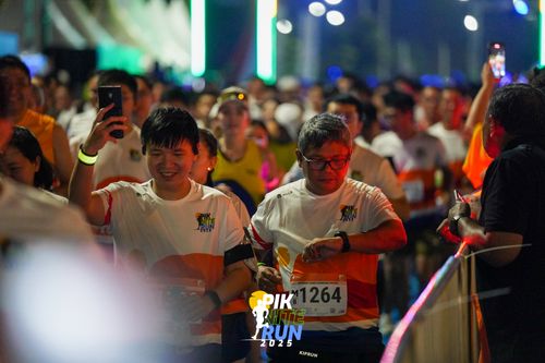 Race photo from PIK NITE RUN 2025