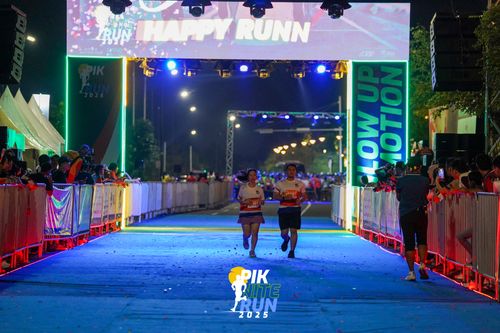 Race photo from PIK NITE RUN 2025