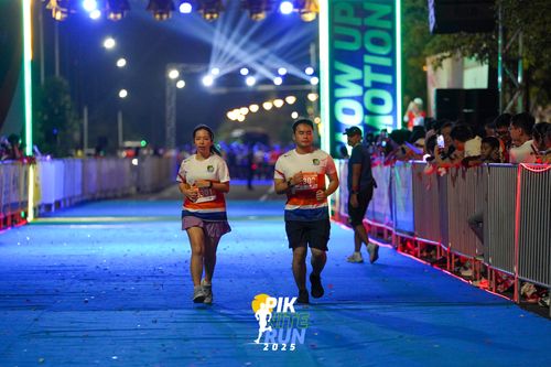 Race photo from PIK NITE RUN 2025