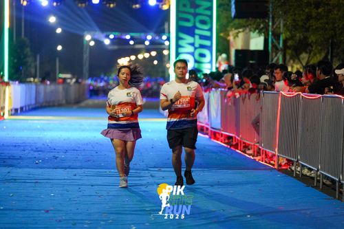 Race photo from PIK NITE RUN 2025